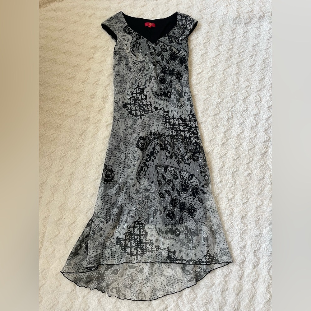 Signature by Sangria Black and Gray Patterned Dress